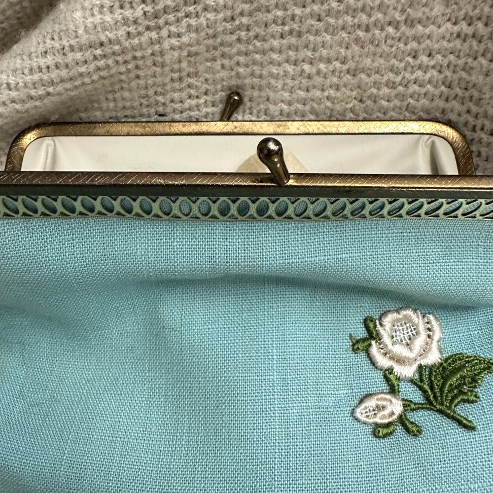 Vintage Kiss Lock Coin Purse Mirror Set Aqua Embroidered Rose Coquette Cottage - Picture 8 of 11